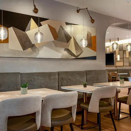 كلوديو فندق 4*