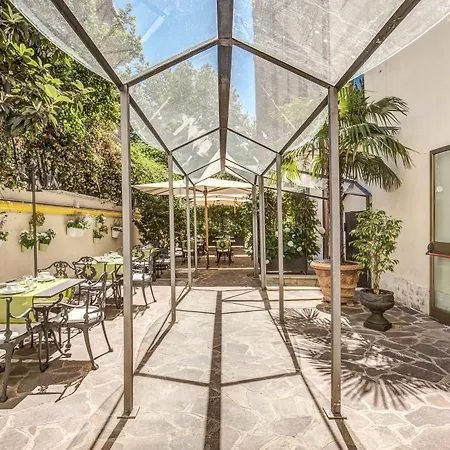 كلوديو فندق 4*